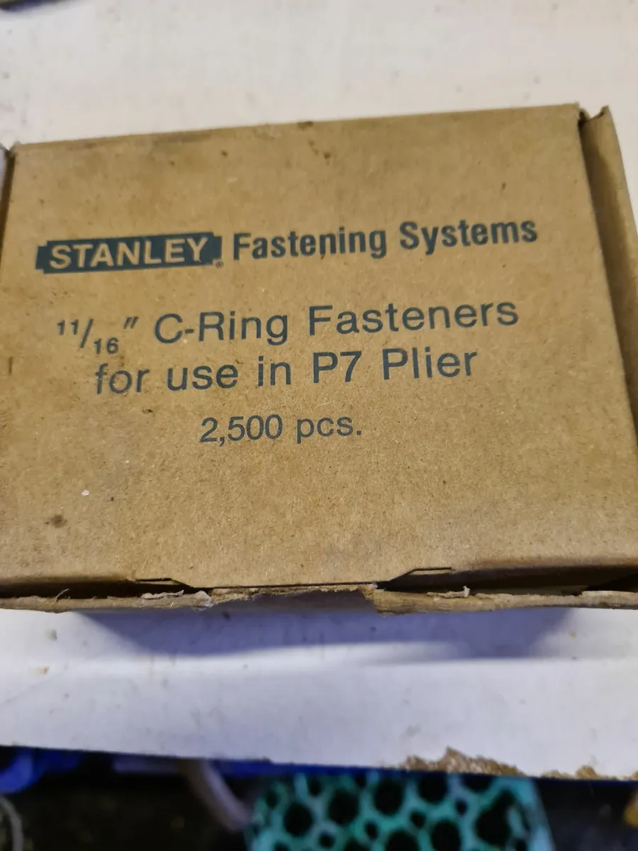 2 x boxes of Steel “c” ring Hog fasteners - Image 2