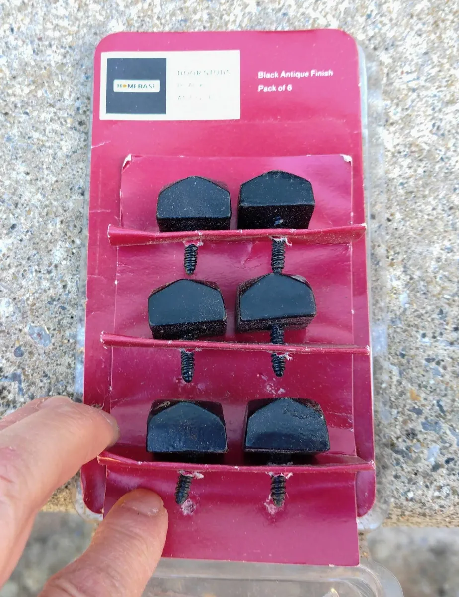 PACK OF 6, BLACK ANTIQUE FINISH, DOOR STUDS (NEW). - Image 1