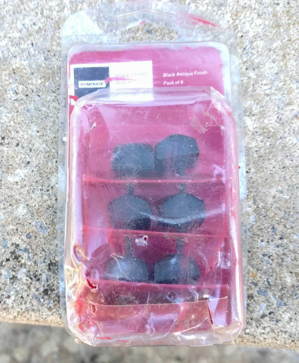 PACK OF 6, BLACK ANTIQUE FINISH, DOOR STUDS (NEW). - Image 4