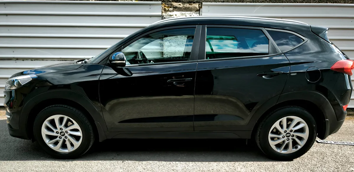 HYUNDAI  TUCSON 2016 HIGH SPEC EXCLUTIVE - Image 3