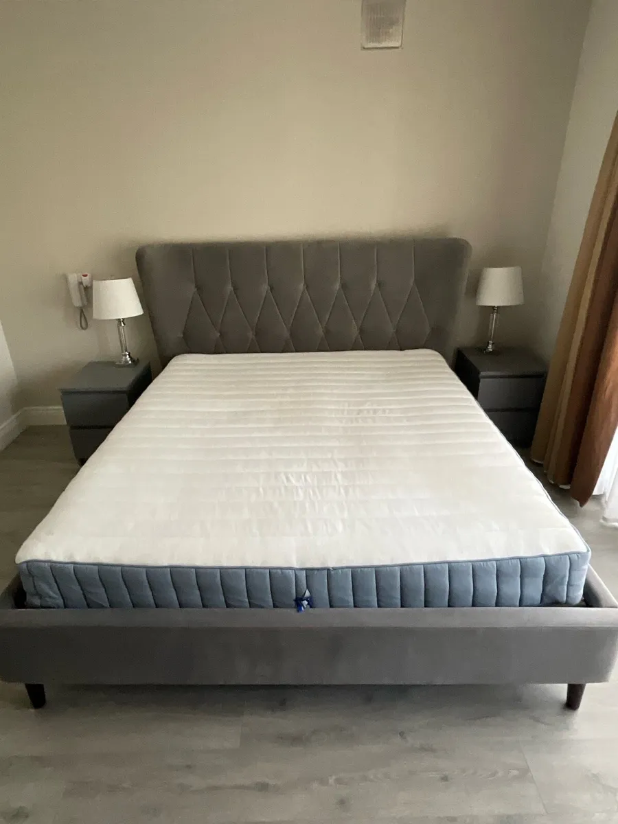 Super King Size Upholstered Bed - BRAND NEW - 800€ - Image 3
