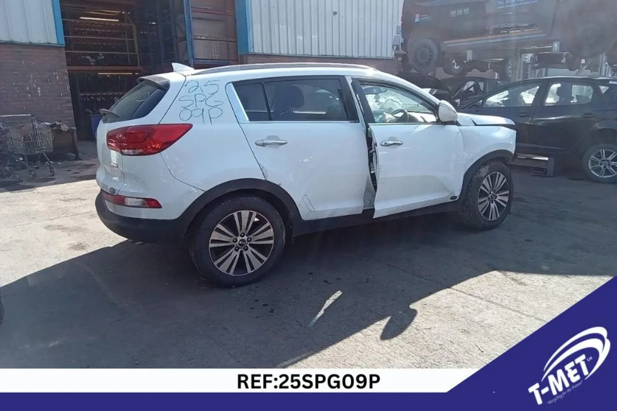 2015 KIA SPORTAGE BREAKING FOR PARTS - Image 2
