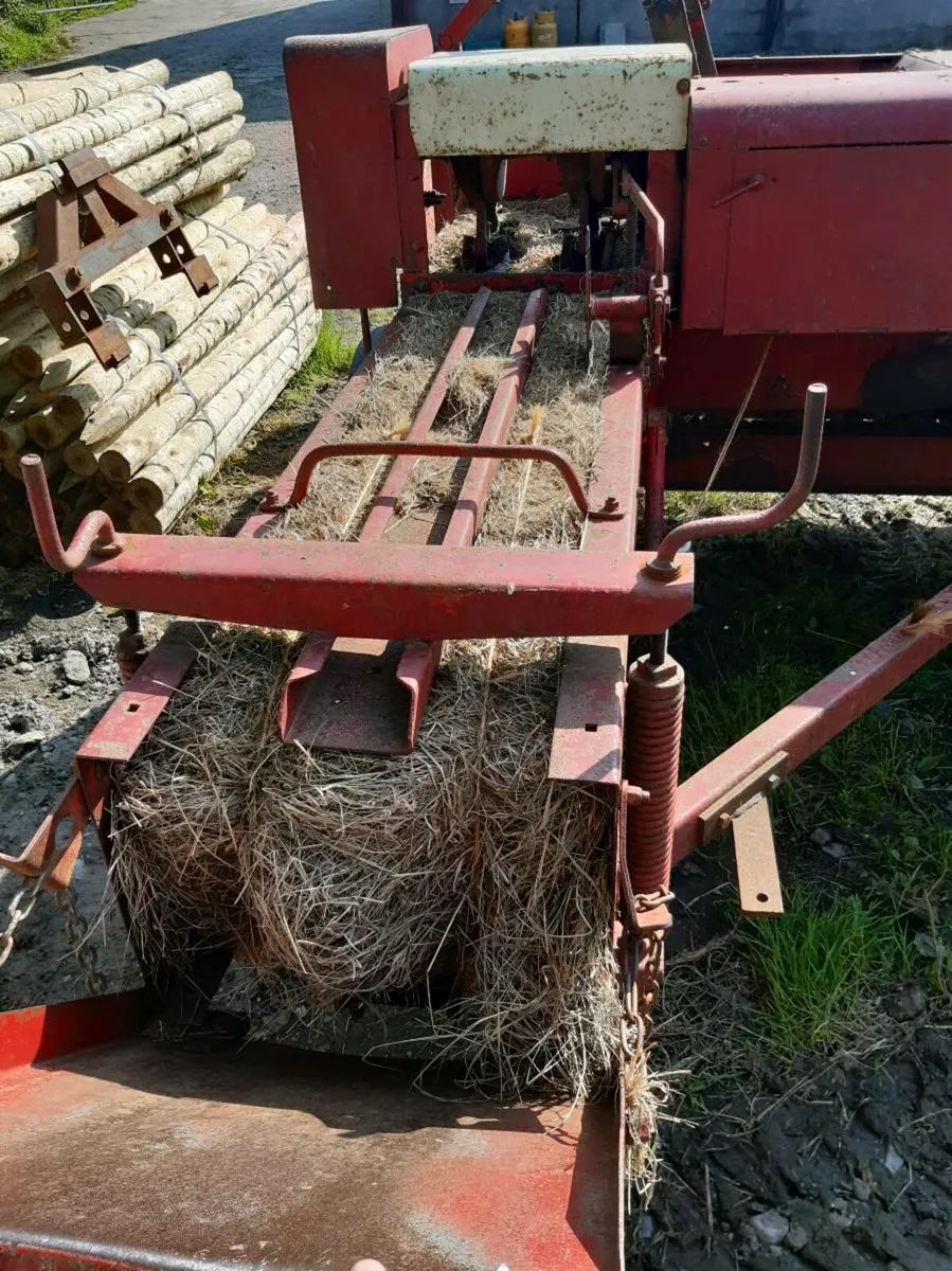 International B47 Square Baler - Image 2