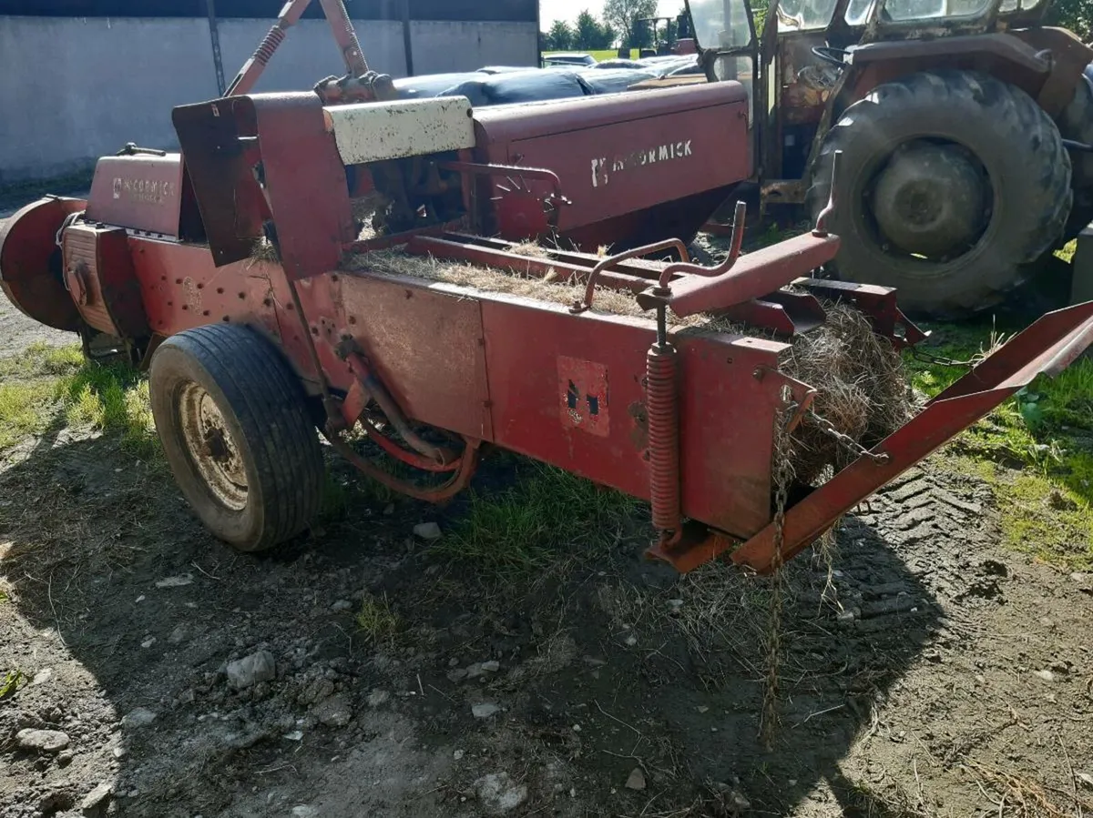 International B47 Square Baler - Image 4