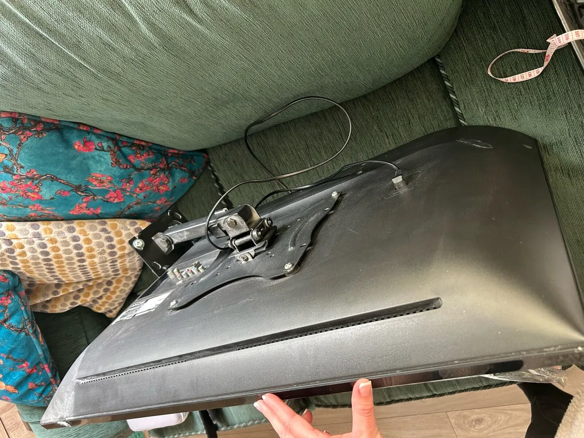 LG TV - Image 2