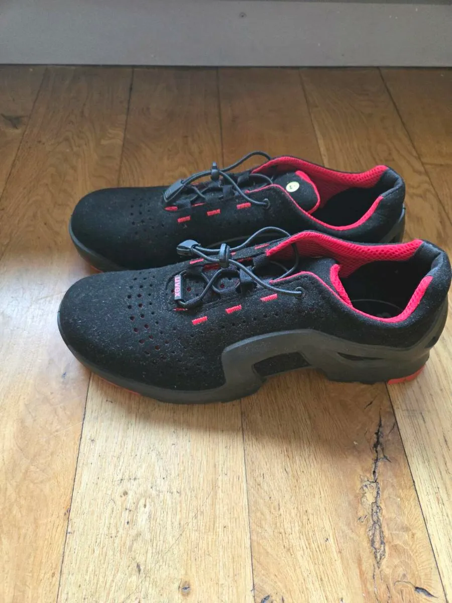 Safety shoes - Image 1