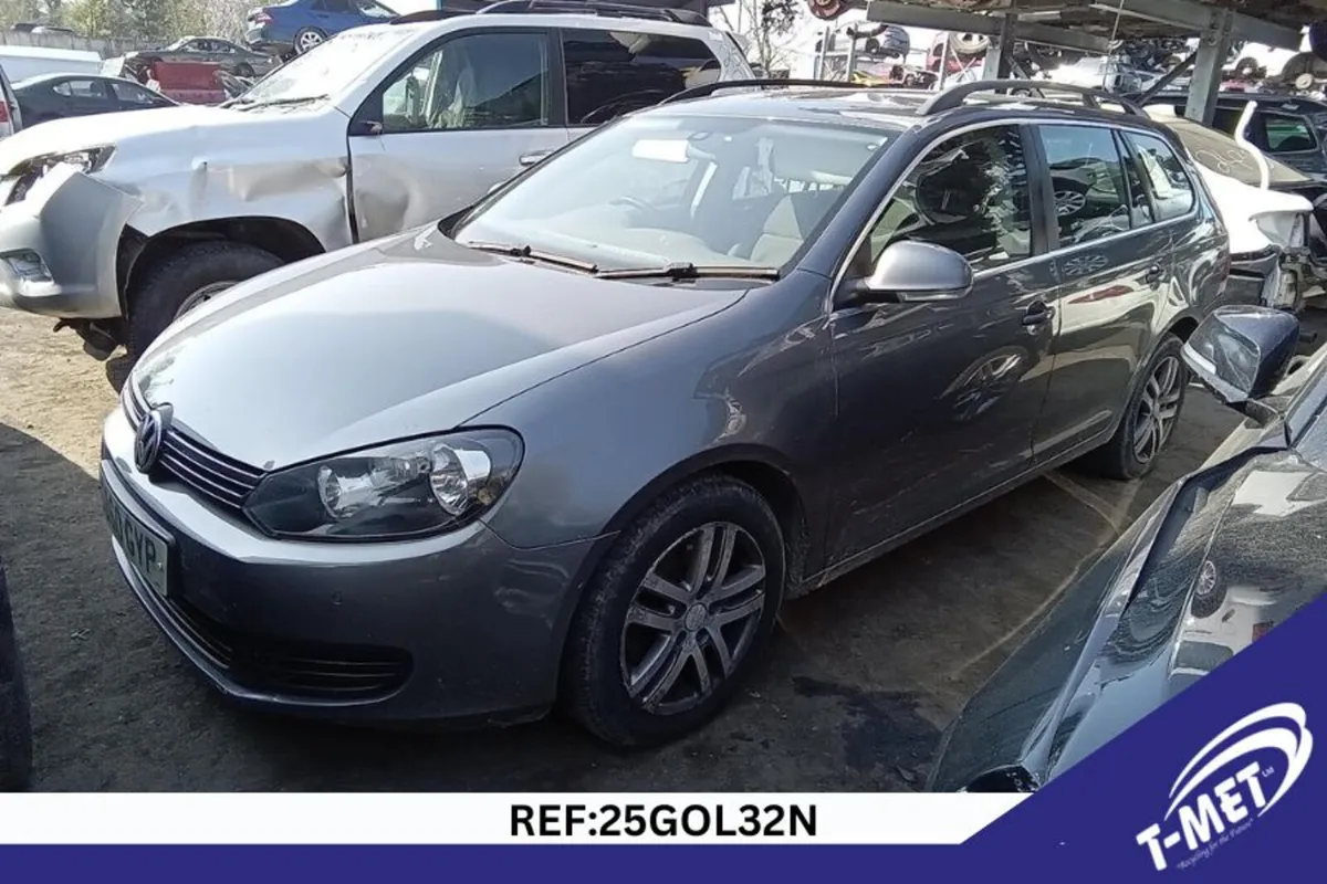 2011 VOLKSWAGEN GOLF BREAKING FOR PARTS - Image 1