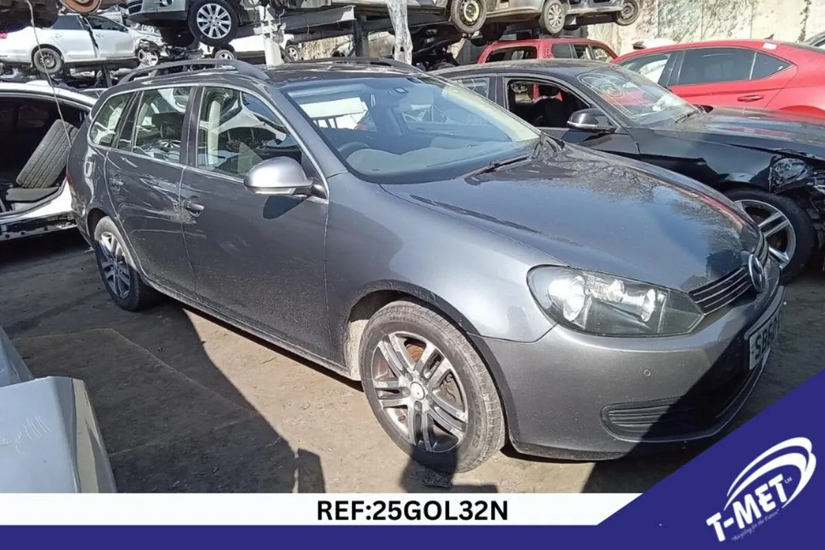 2011 VOLKSWAGEN GOLF BREAKING FOR PARTS - Image 2