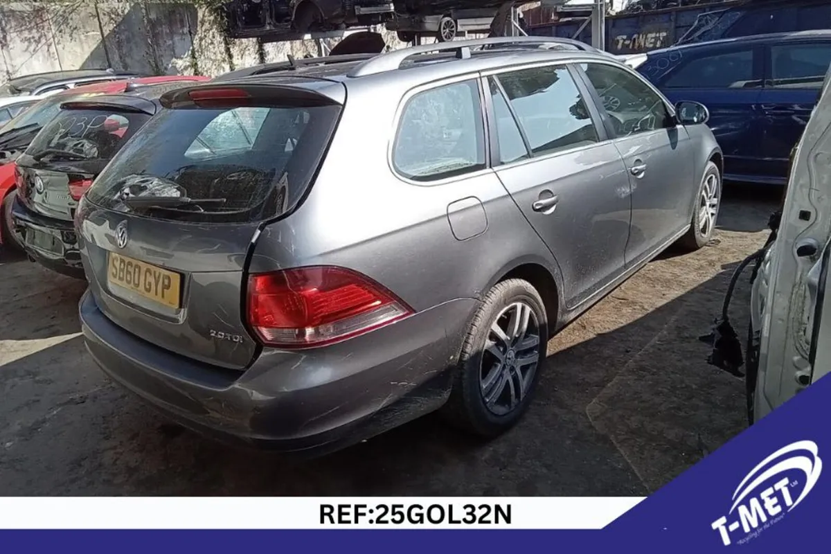 2011 VOLKSWAGEN GOLF BREAKING FOR PARTS - Image 3