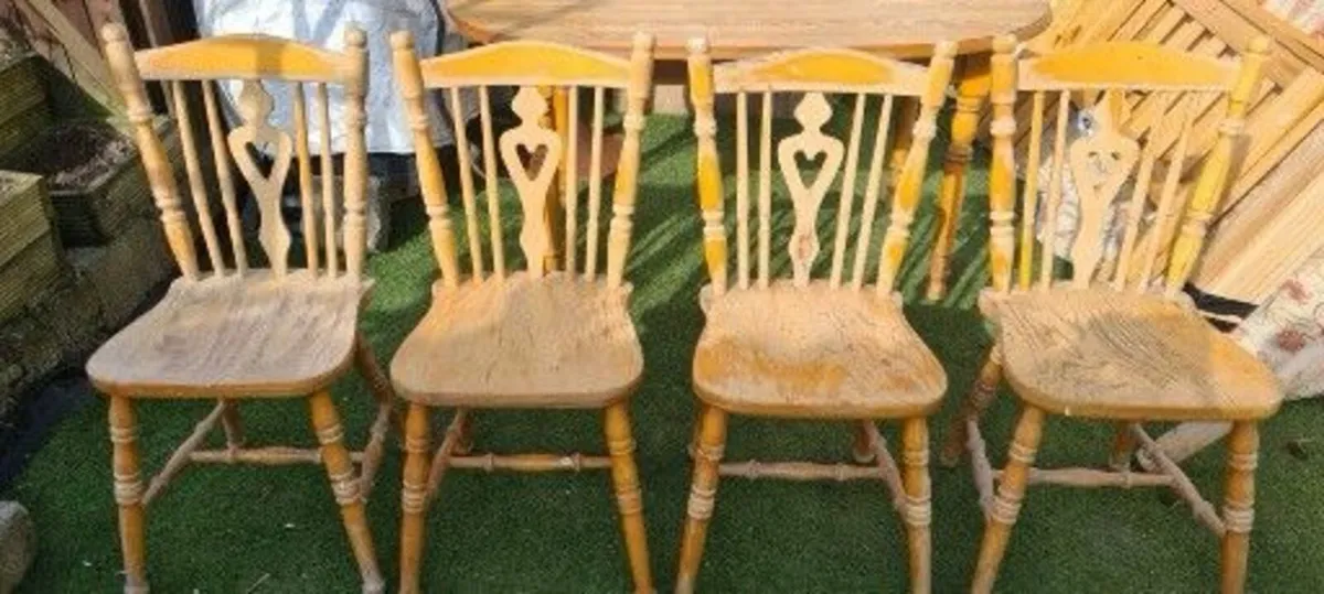 Kitchen table and 4 chairs - Image 2
