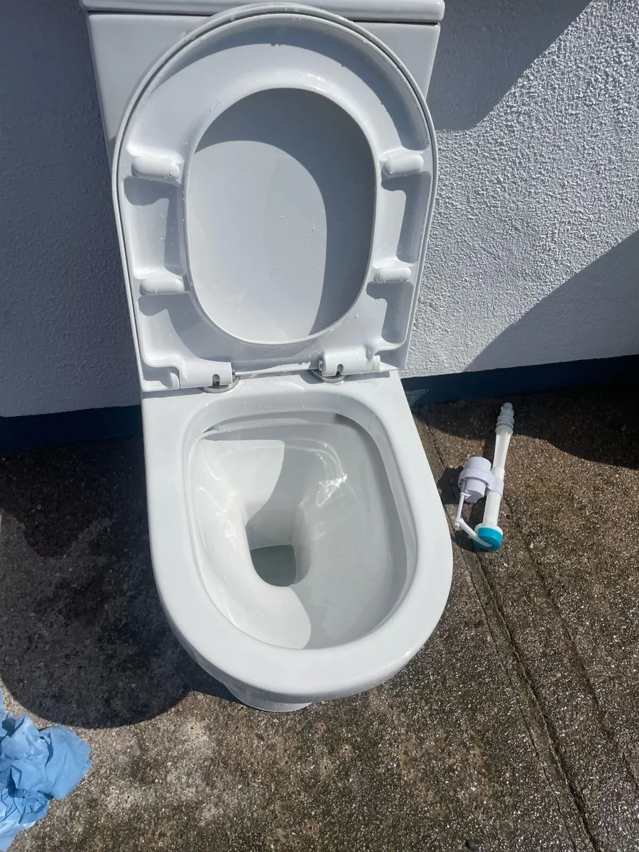 Toilet - Image 2