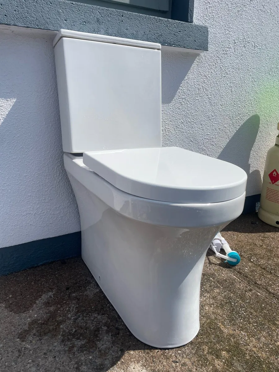 Toilet - Image 3