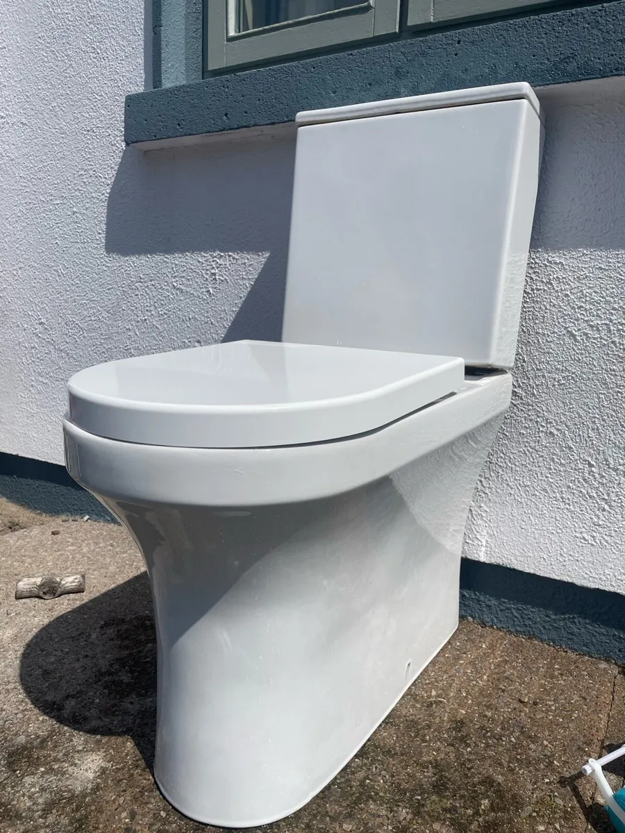 Toilet - Image 4