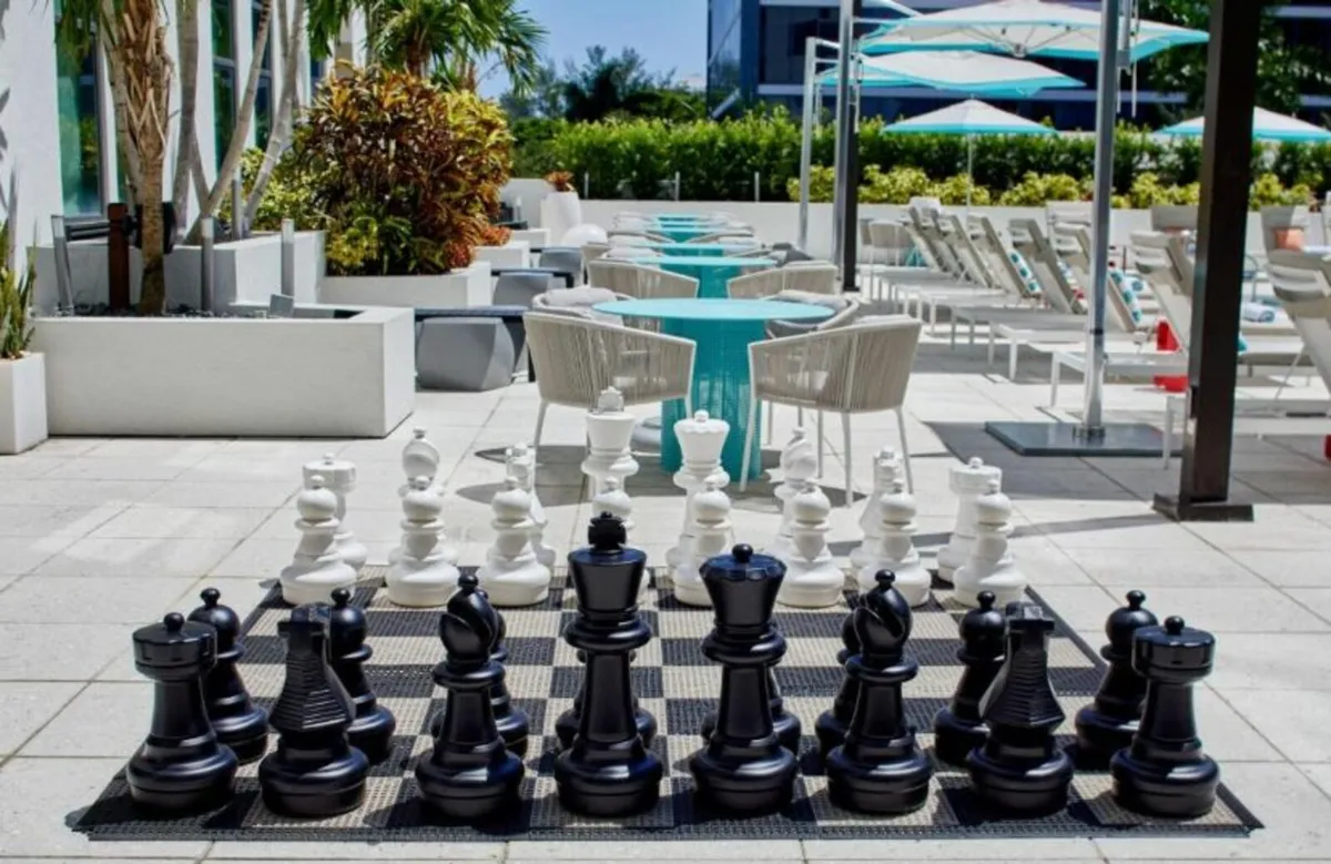Garden chess set - Image 1