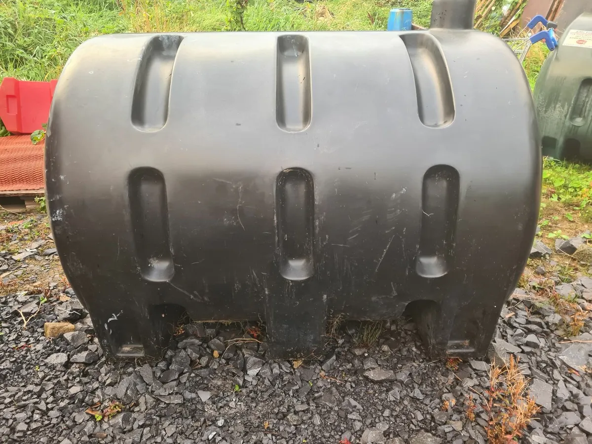 Oil tank - Image 1