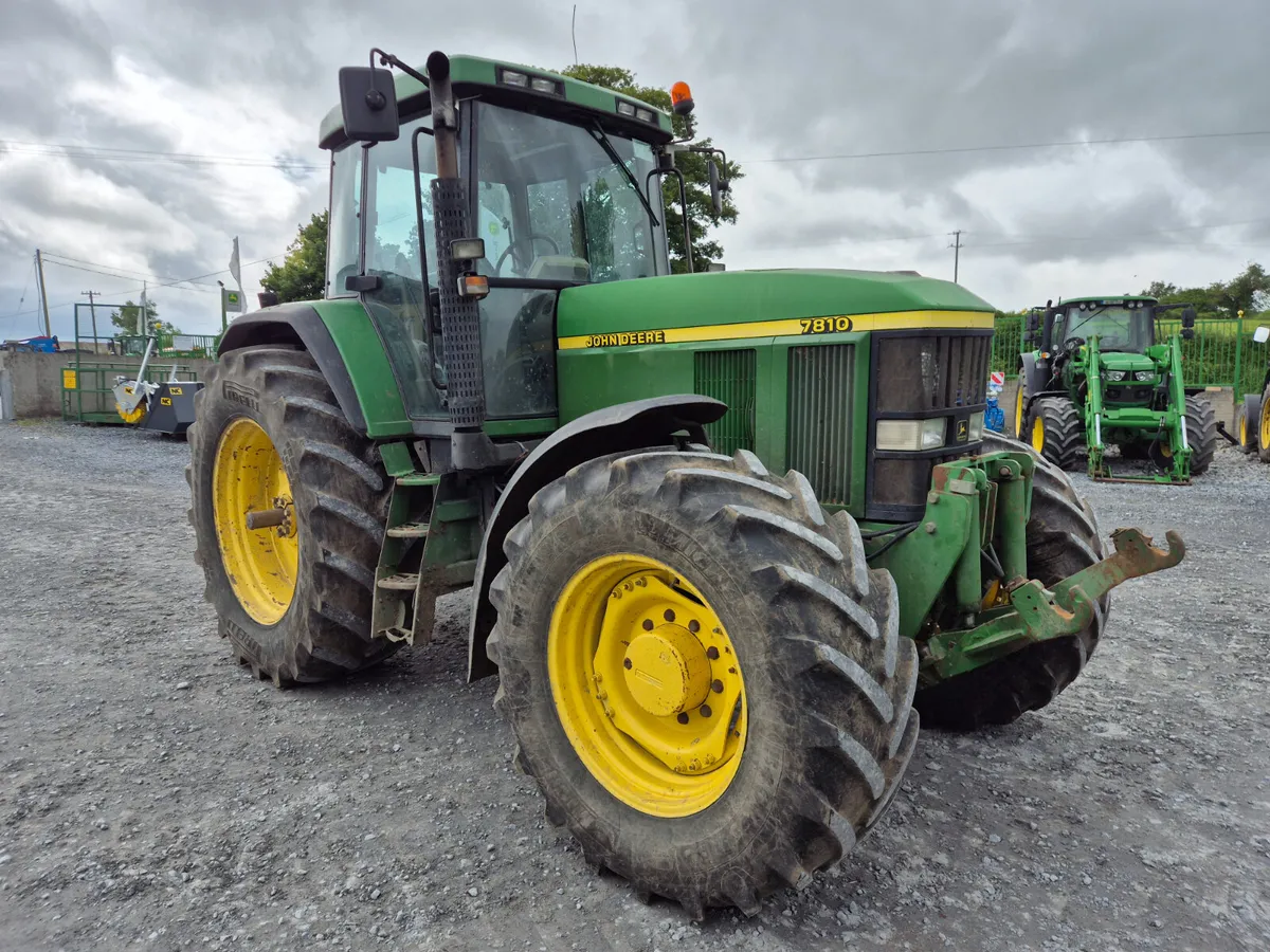 John Deere 7810 2002 - Image 1