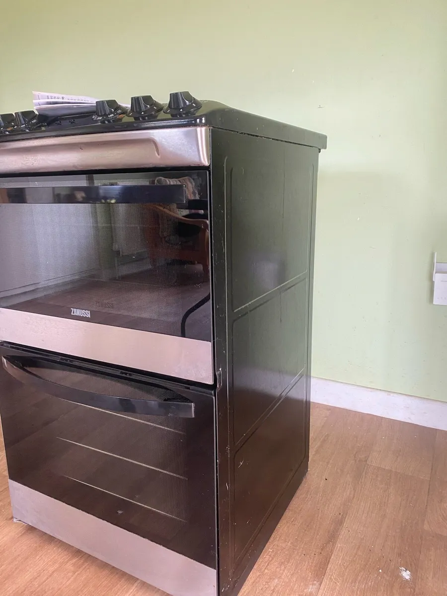 Zanussi electric double oven and hob - Image 3
