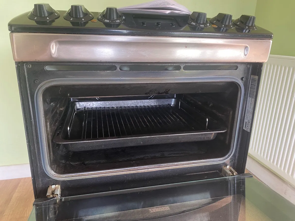 Zanussi electric double oven and hob - Image 4