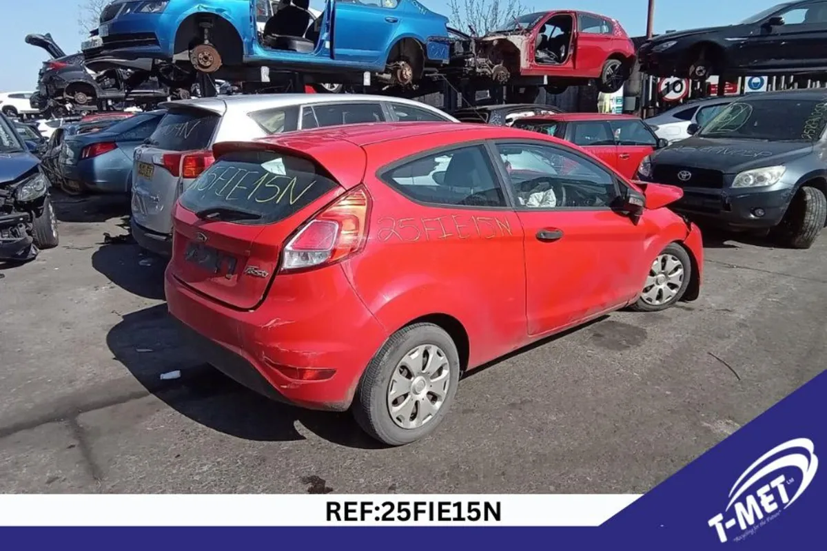 2014 FORD FIESTA BREAKING FOR PARTS - Image 1