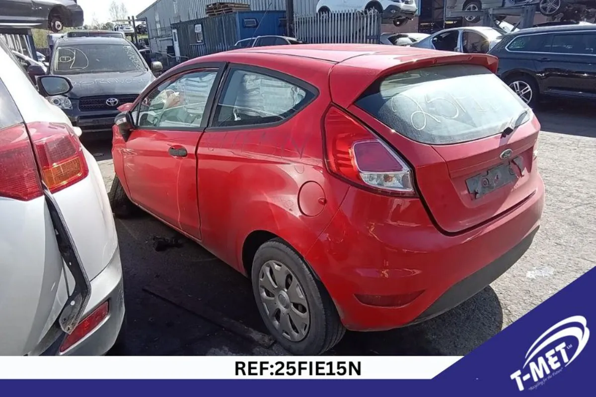2014 FORD FIESTA BREAKING FOR PARTS - Image 2