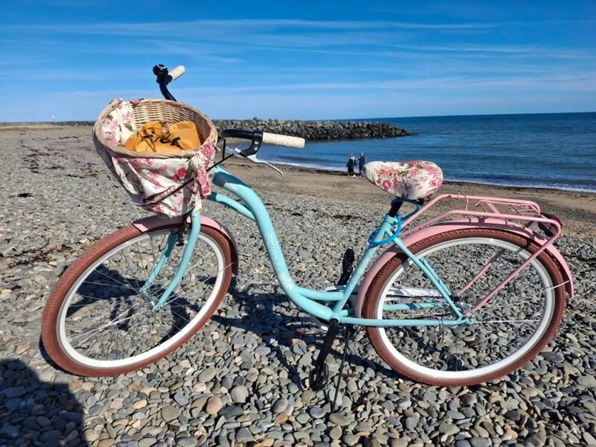 Ladies bicycle with shopping basket - Image 1