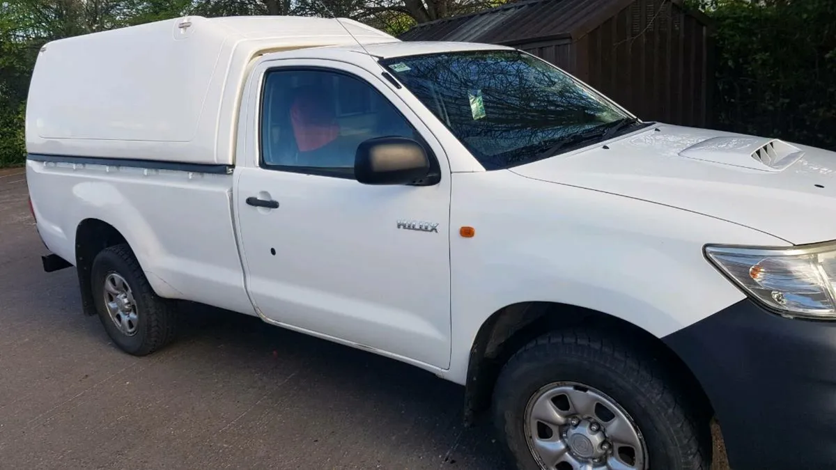 Toyota  hilux very good condition - Image 3