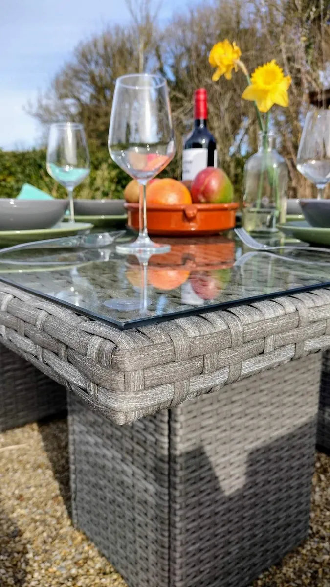 Garden furniture table and chairs - Image 2