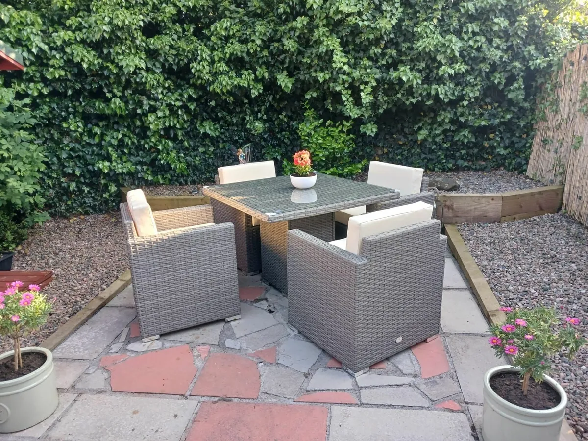 Garden furniture table and chairs - Image 4
