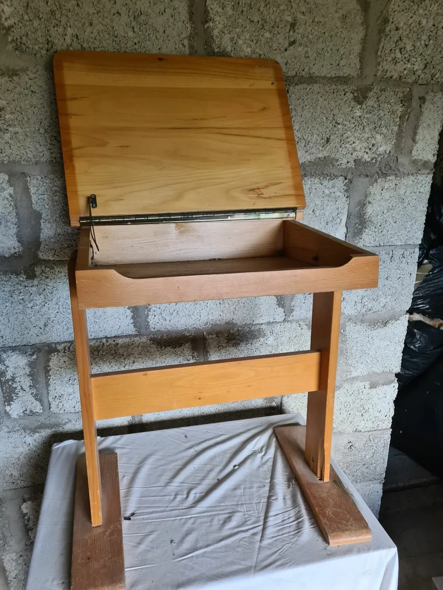 Flip top childs school desk - Image 1