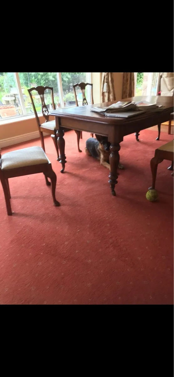Mahogany table & six chairs - Image 1