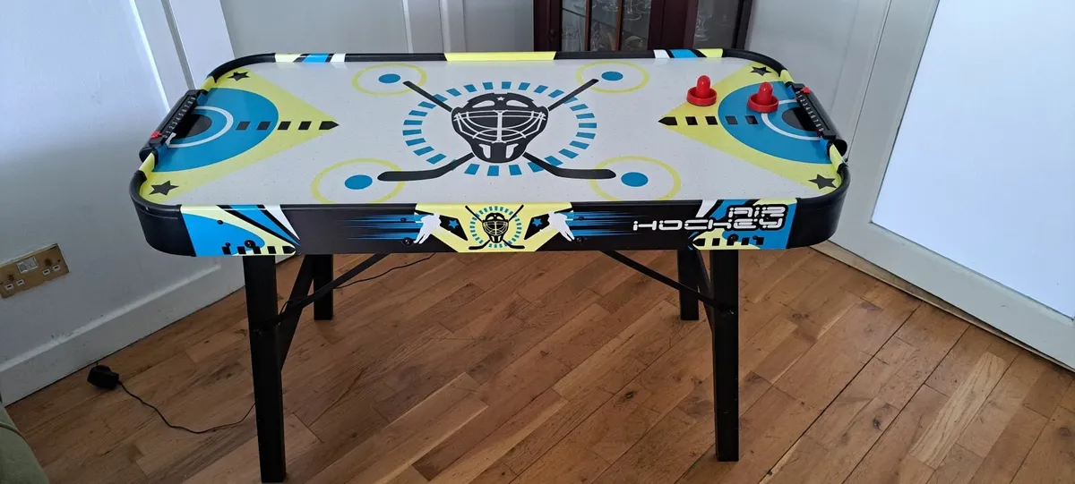 Air hockey table - Image 1