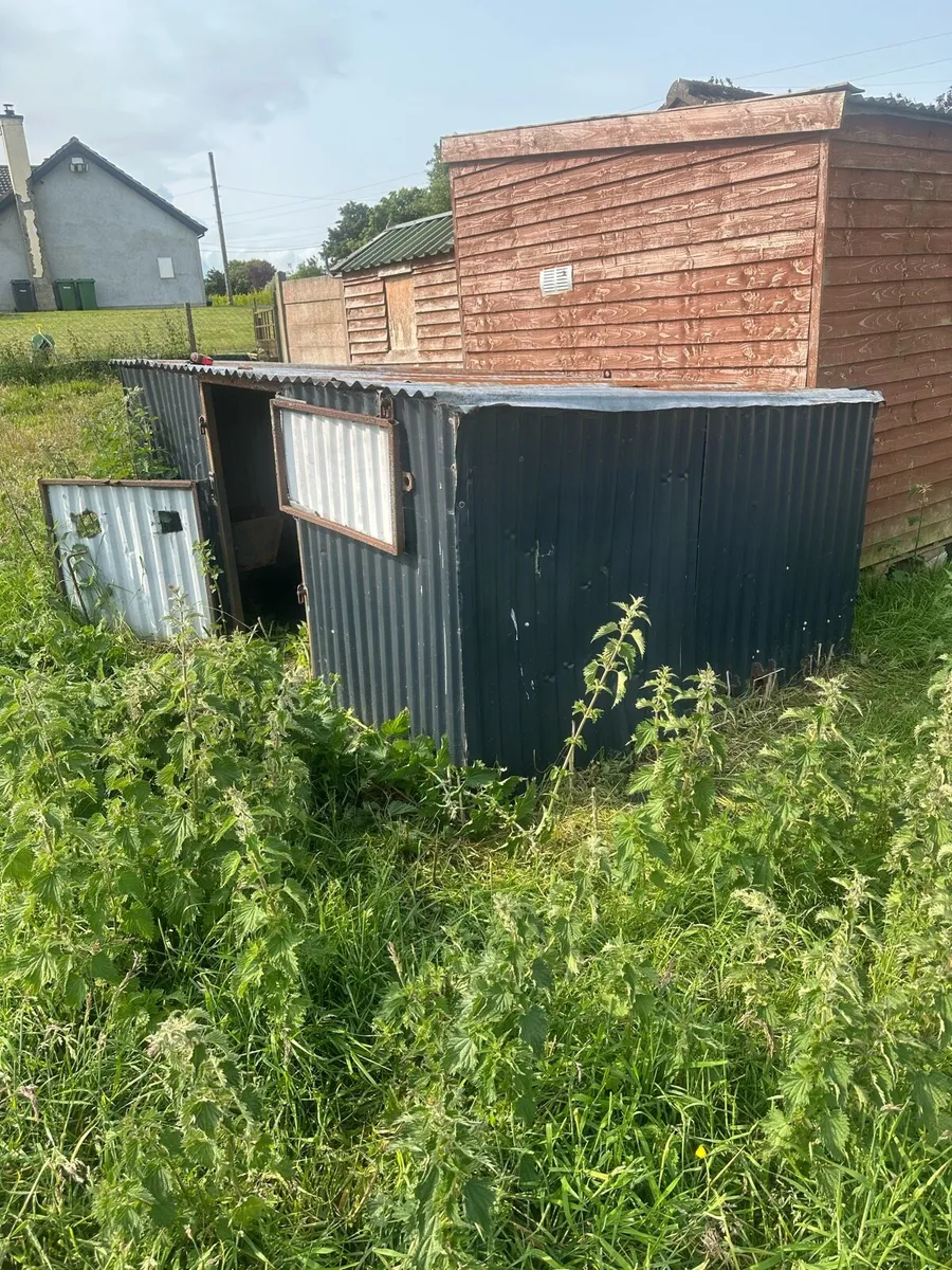 calf hutch - Image 1