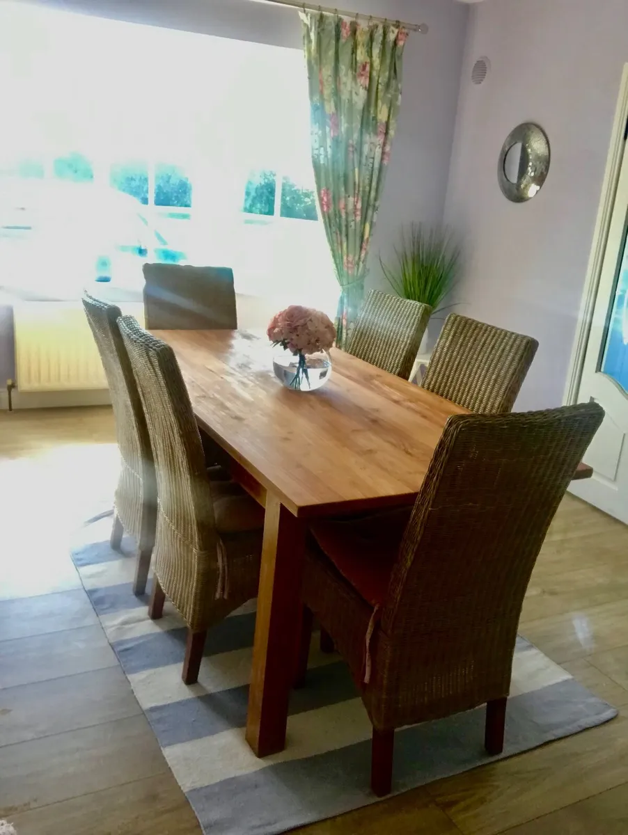 dining room table and chairs - Image 1
