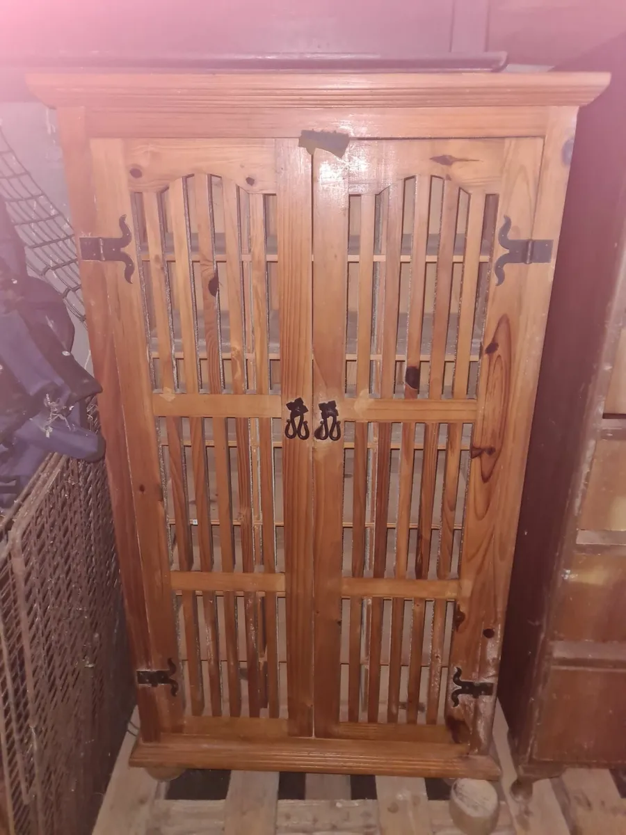 Pine wine cabinet holds 21 bottles - Image 2