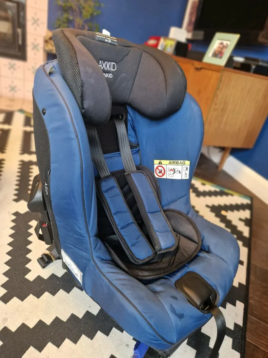 Axkid Minikid 2 Child's Car Seat - Image 4
