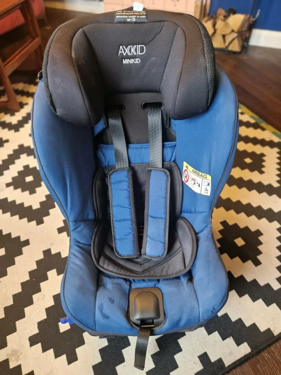Axkid Minikid 2 Child's Car Seat - Image 1
