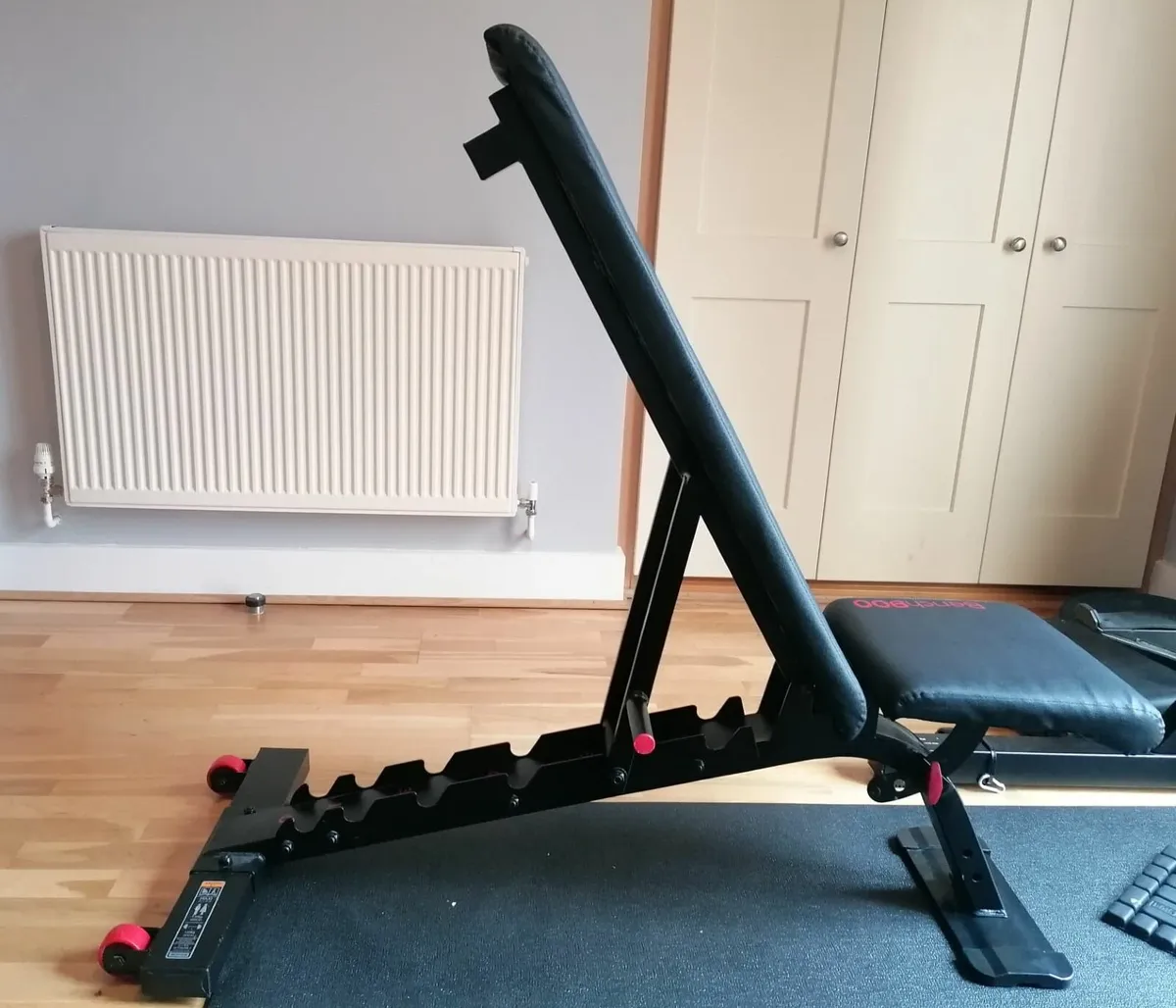 weight bench in excellent conditions - Image 2