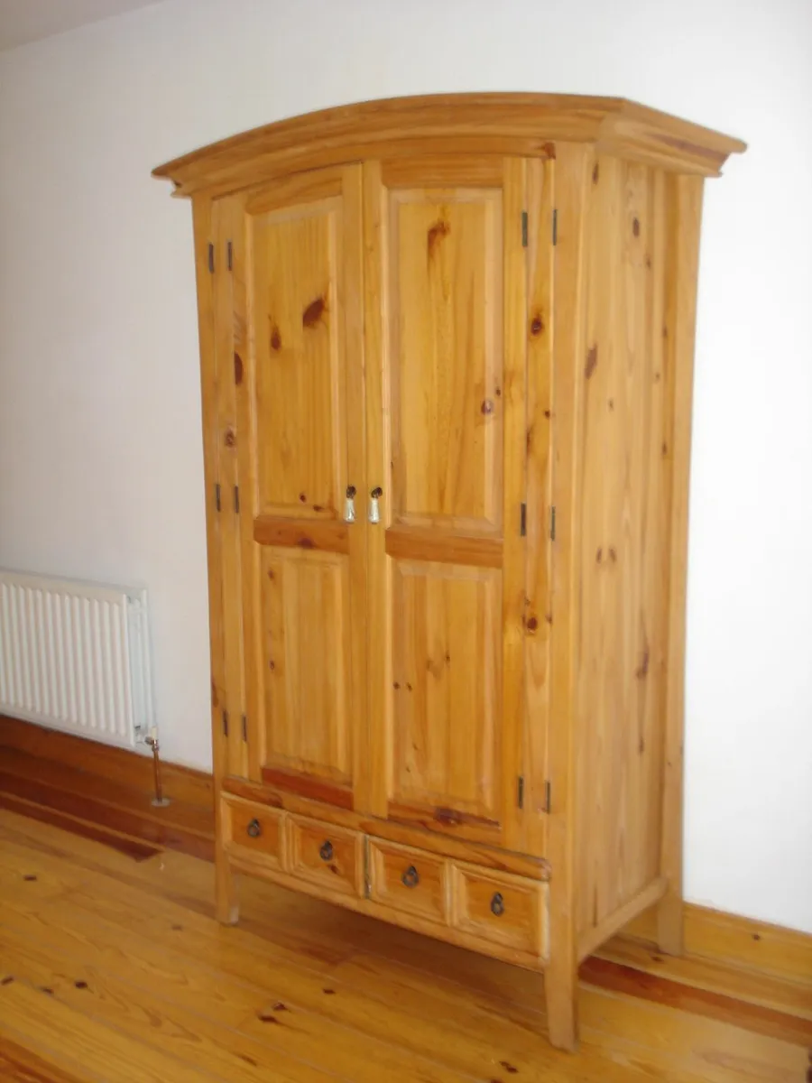 LARGE BOW TOP QUALITY SOLID PINE WARDROBE - Image 2