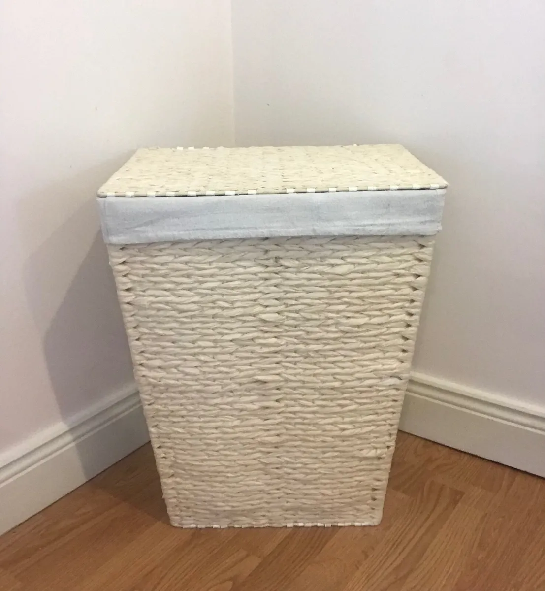 laundry basket - Image 1