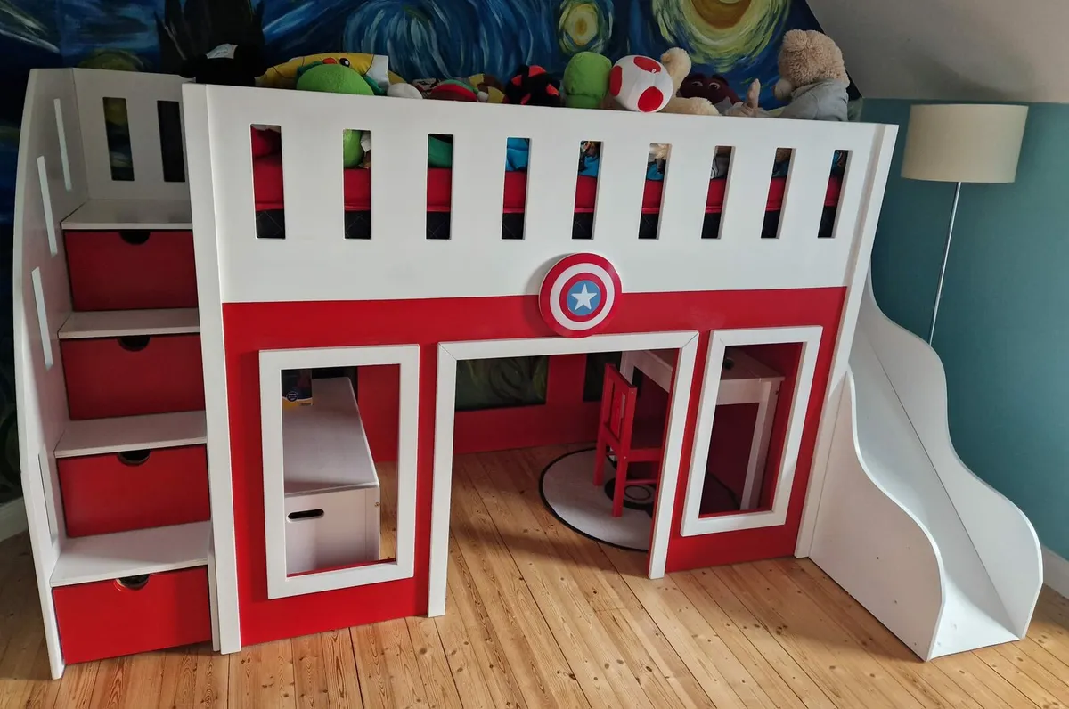Kids integrated bed and playhouse - Image 2