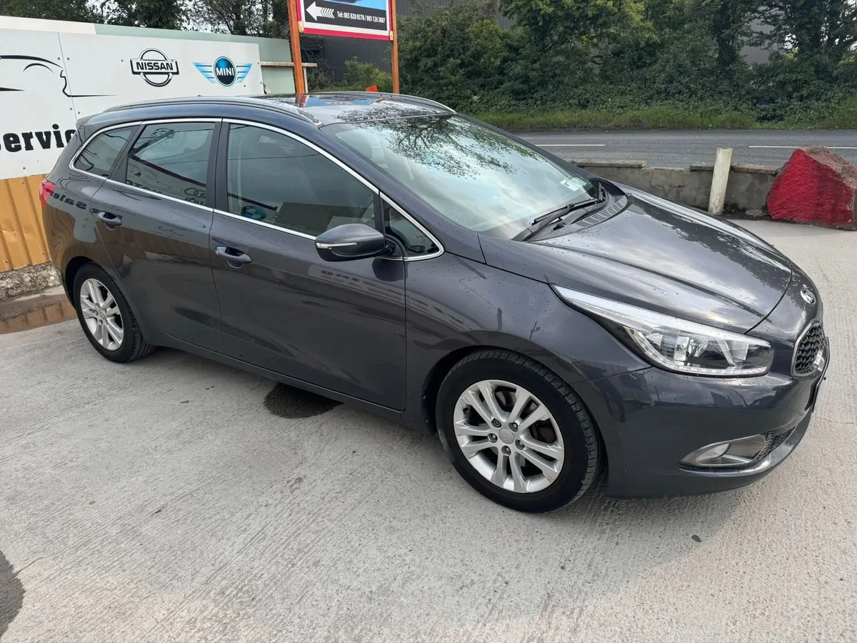 141 Kia Ceed 1.6D Estate Low Miles Warranty - Image 2