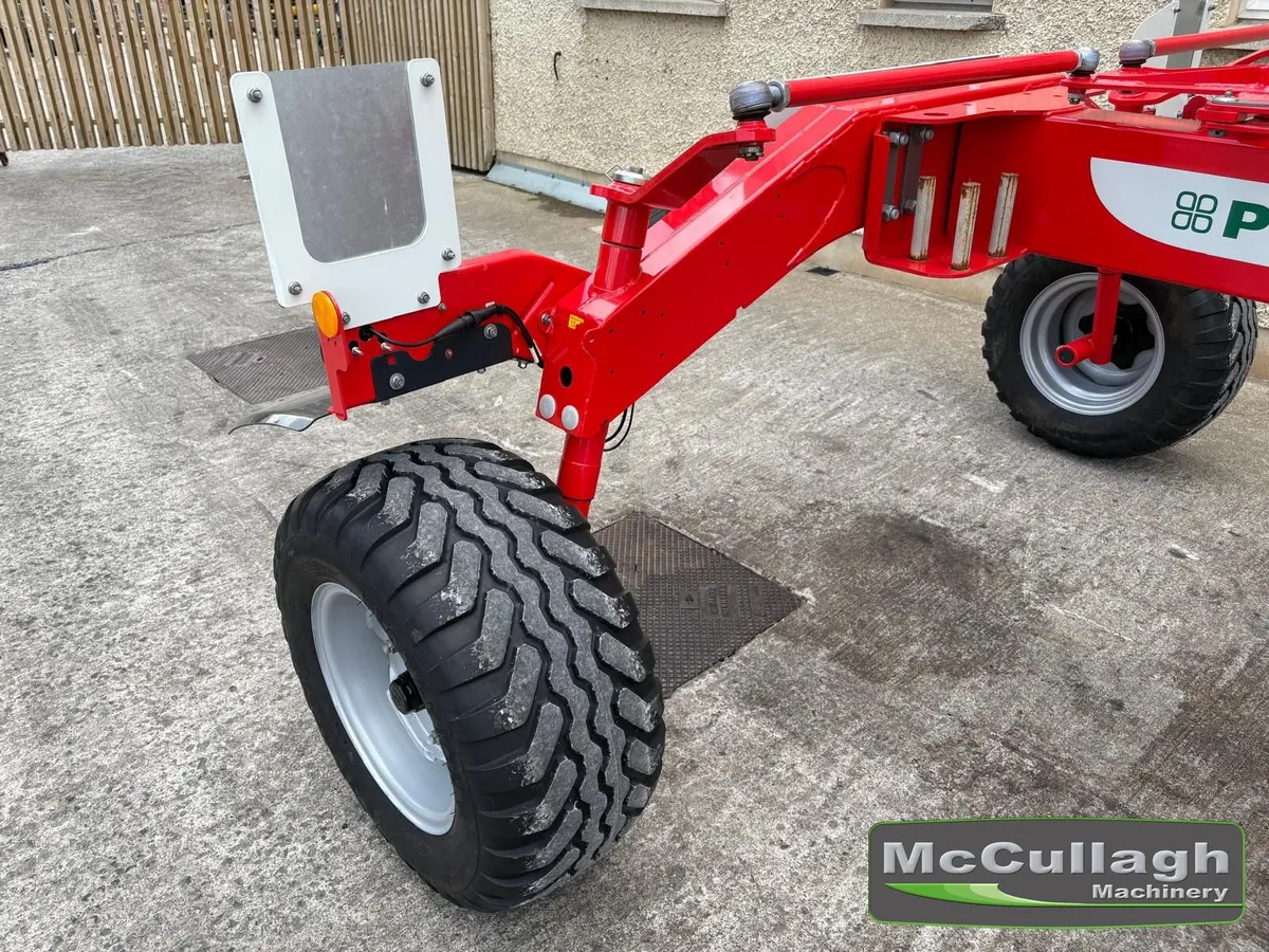 2022 Pottinger 702C Twin Rotor Rake - Image 3