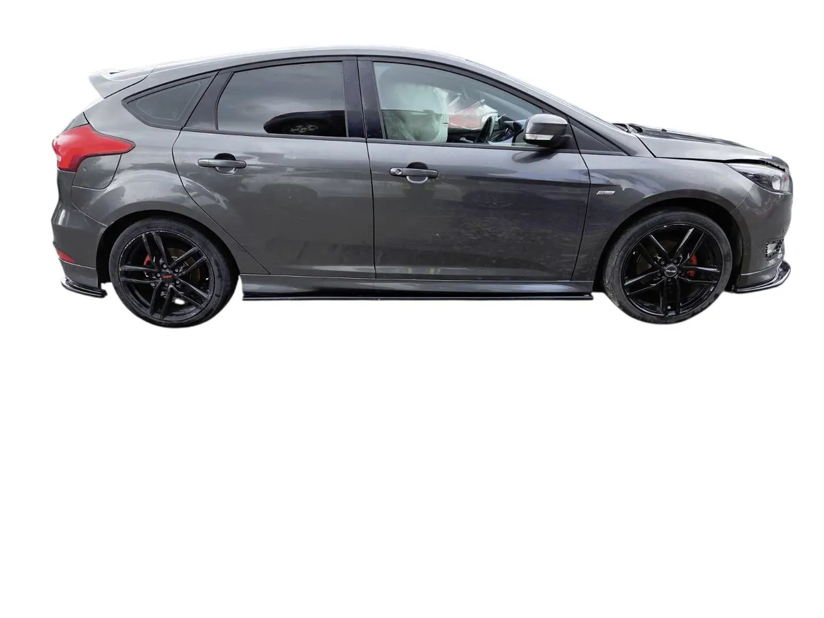 2017 FORD FOCUS ST LINE Breaking/Dismantling - Image 2