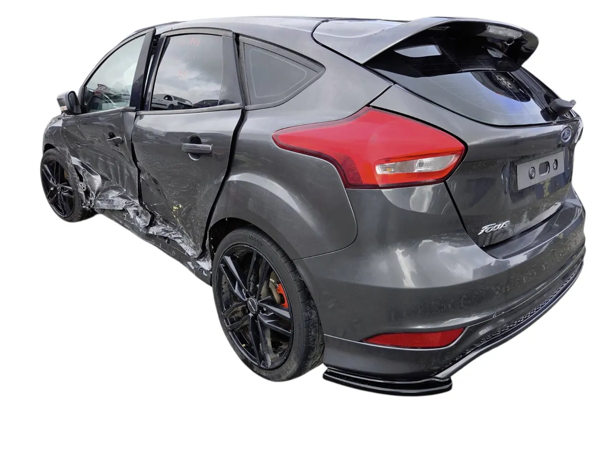 2017 FORD FOCUS ST LINE Breaking/Dismantling - Image 4