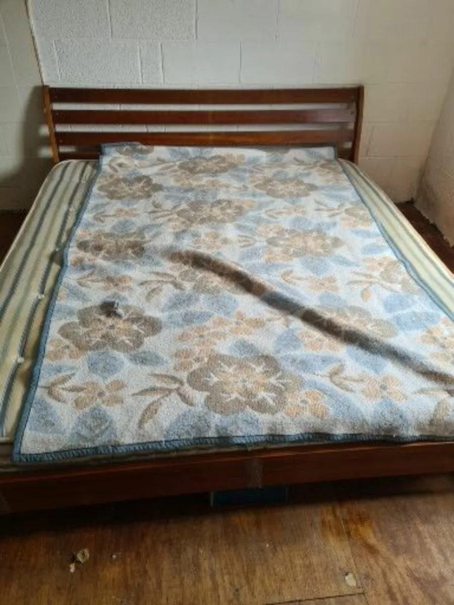 Quality Italian made 6ft wide bed and matteress