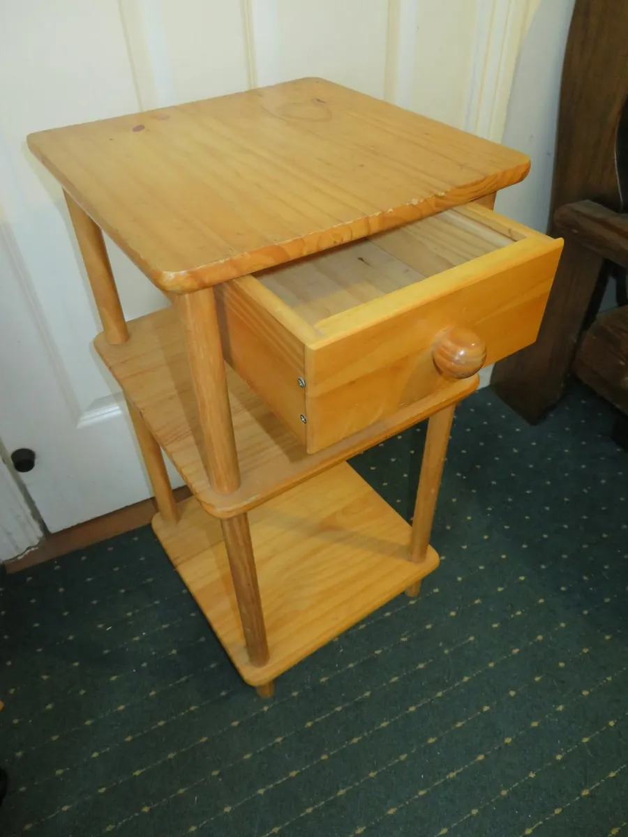Night stand with drawer - Image 1