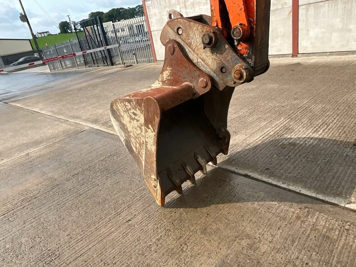 HITACHI ZAXIS ZX65USB-5A 6.5 TON MIDI EXCAVATOR - Image 4