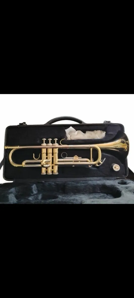Sheffield trumpet with case