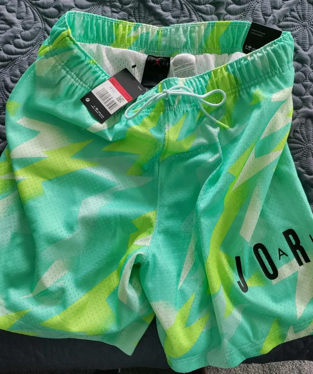Air Jordan Shorts L New - Image 2