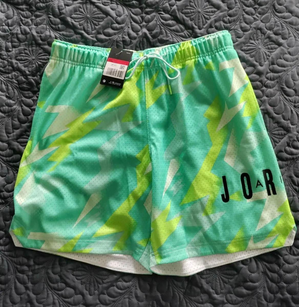 Air Jordan Shorts L New - Image 3